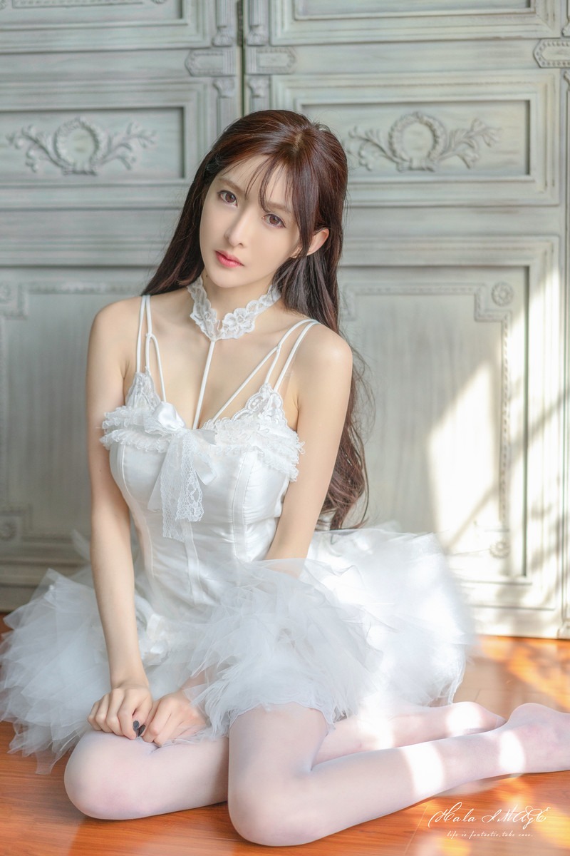 图片[1]-王羽杉 – NO.002 白裙[24P]-XikXak